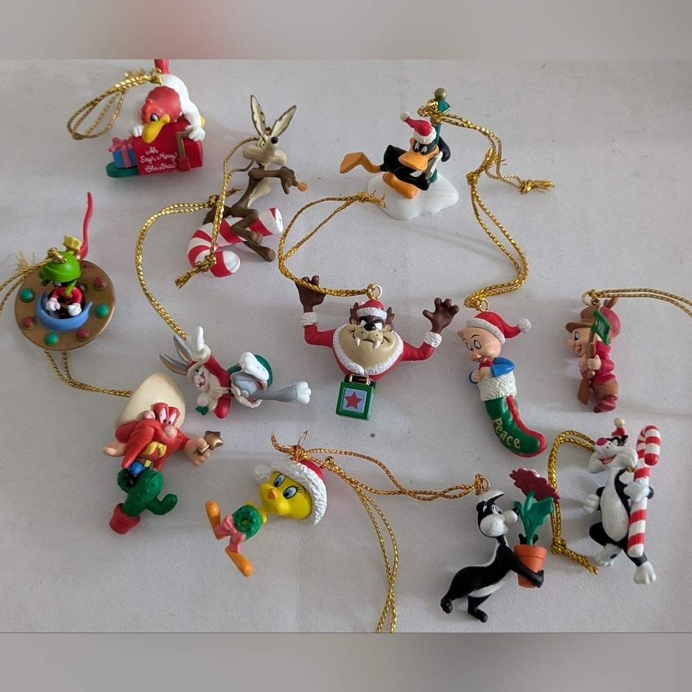 LOONEY TUNES MINIATURE lot of 12 Christmas ornaments